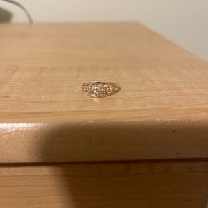 Elegant Gold Women's Ring